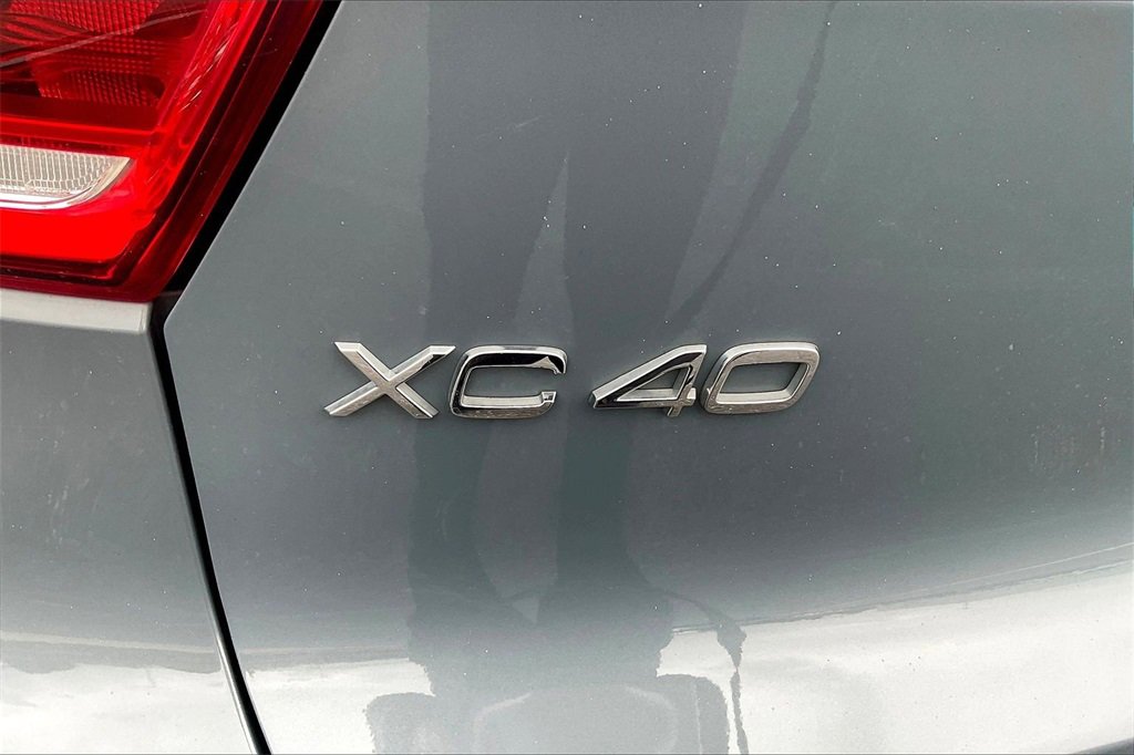 Used 2021 Volvo XC40 T5 R-Design w/ Climate Package image 32