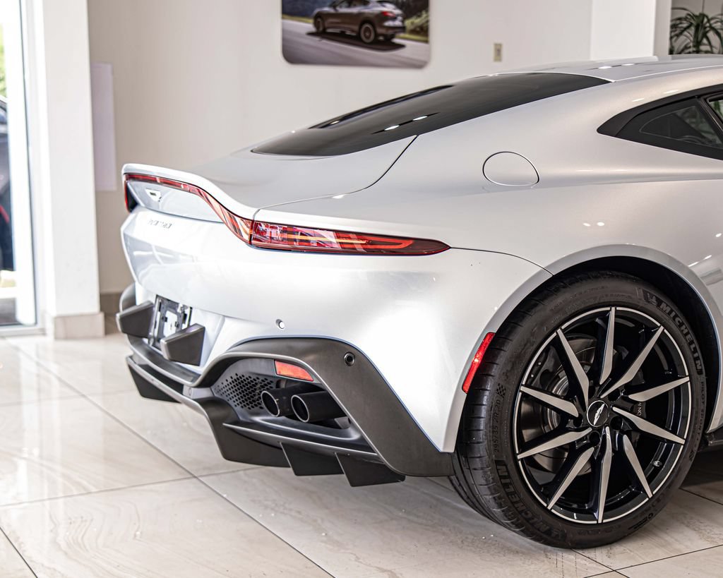 Used 2020 Aston Martin V8 Vantage Coupe RWD image 12