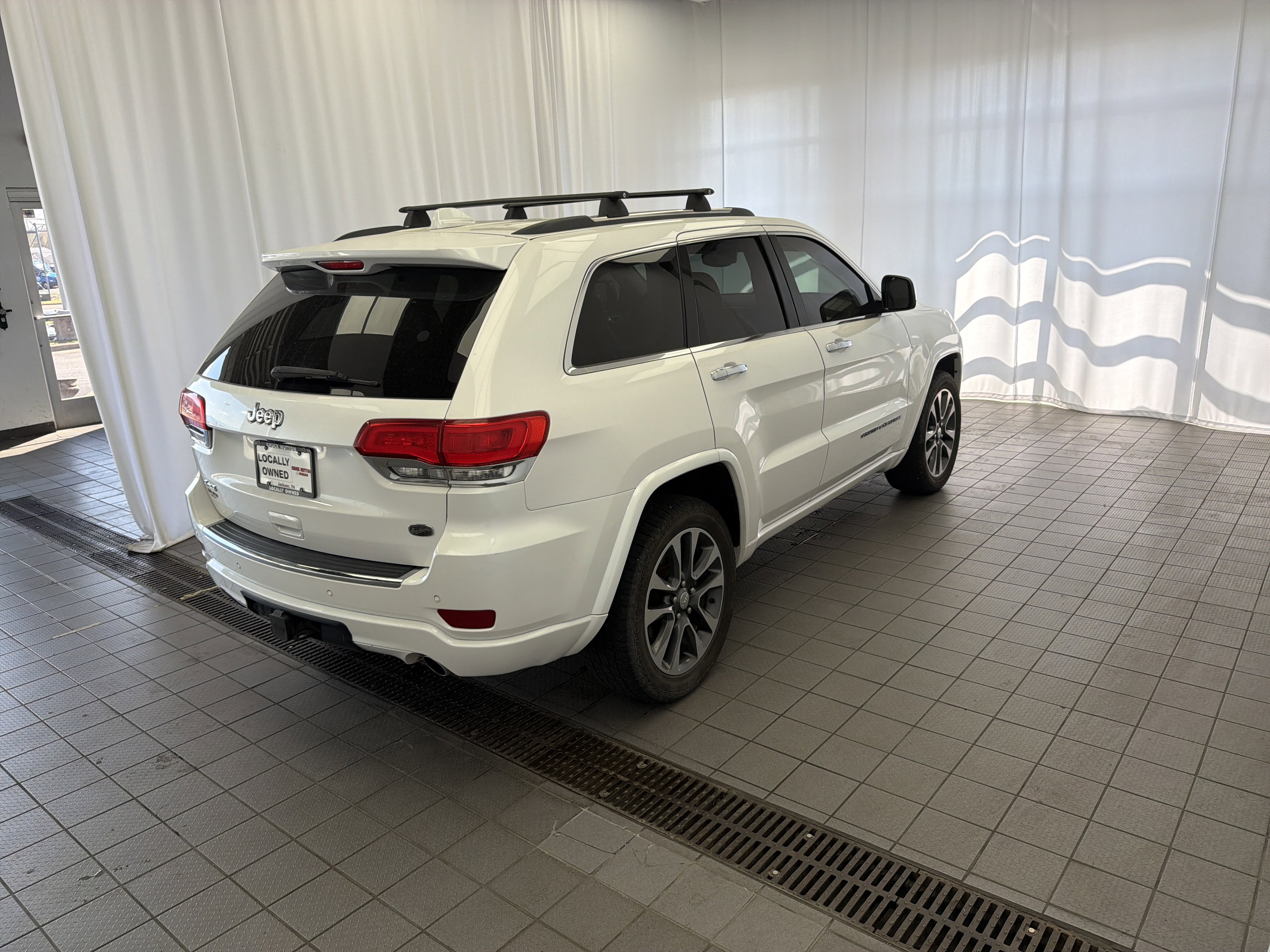 Used 2017 Jeep Grand Cherokee Overland image 5