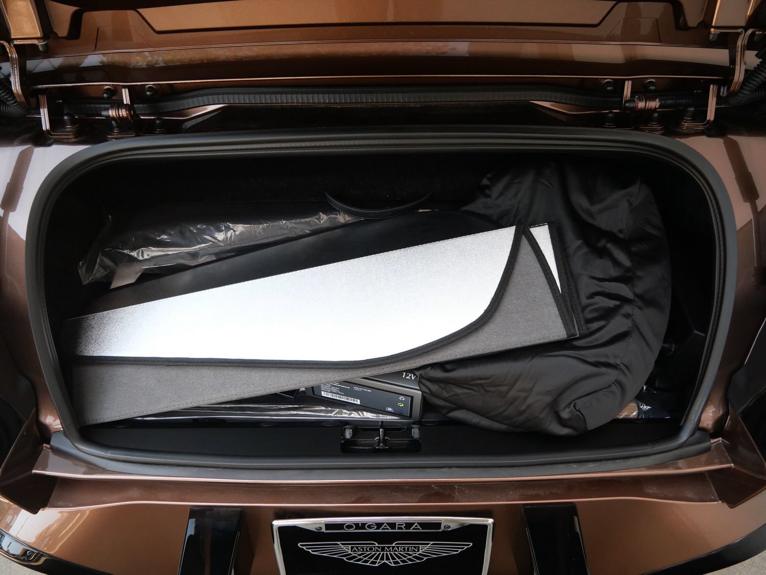 New 2026 Aston Martin Vanquish Convertible RWD image 29
