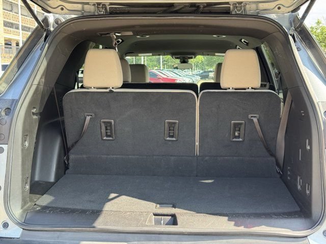 Used 2023 Chevrolet Traverse LS FWD image 35