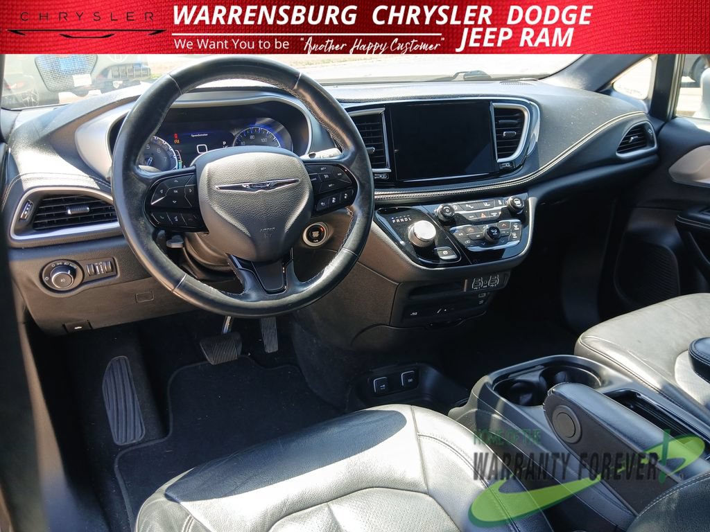Used 2021 Chrysler Pacifica Touring-L w/ Uconnect Theater Family Group AWD/4WD image 16