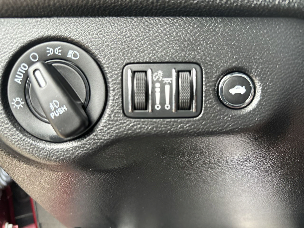 Used 2022 Dodge Challenger R/T RWD image 39