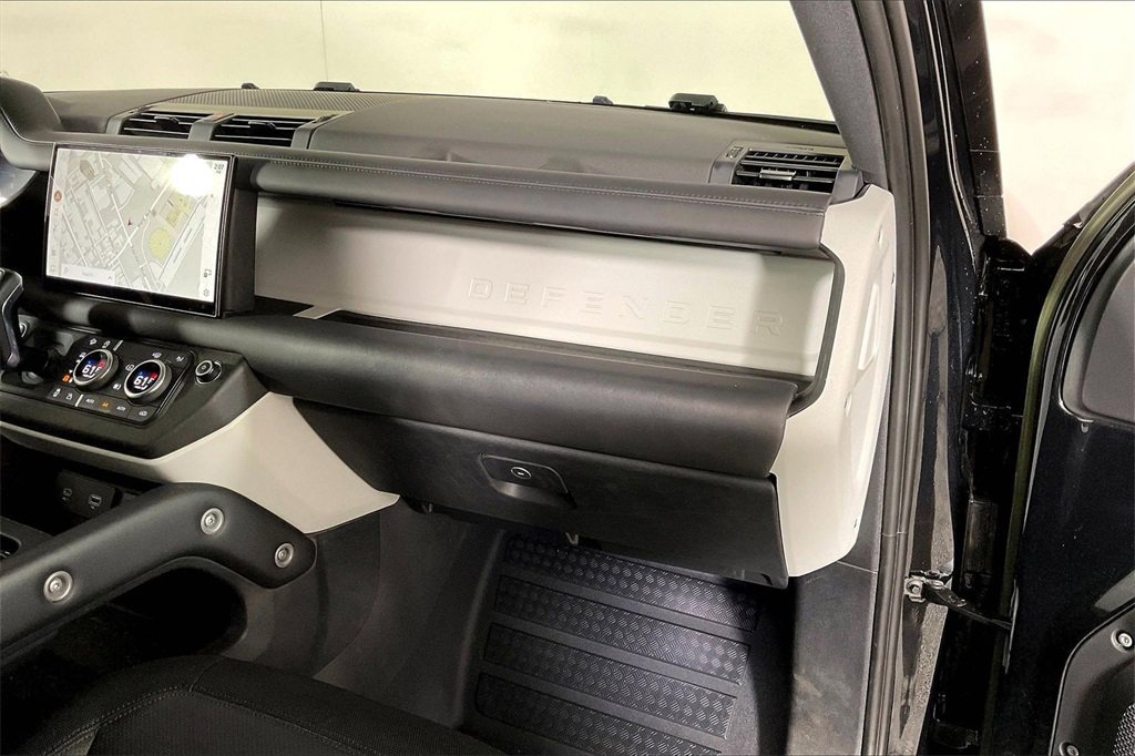 Used 2023 Land Rover Defender 110 X-Dynamic SE image 16