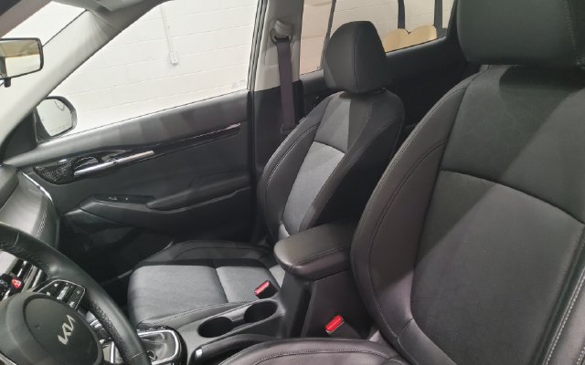 Used 2025 Kia Seltos EX w/ EX Sunroof Package FWD image 19