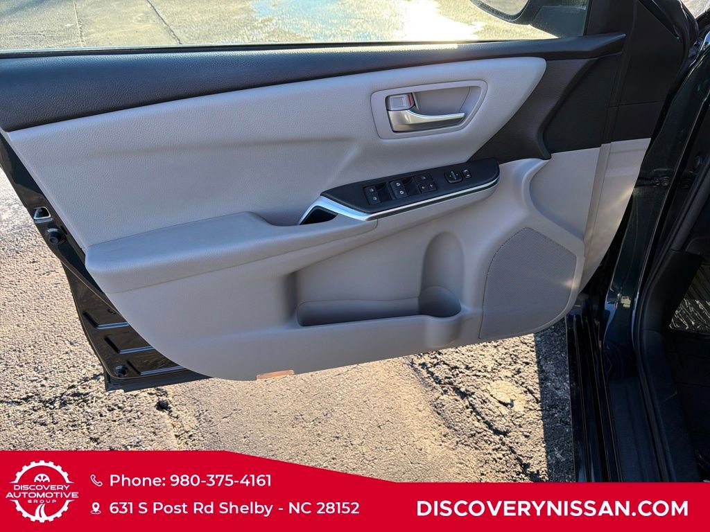 Used 2017 Toyota Camry SE image 11