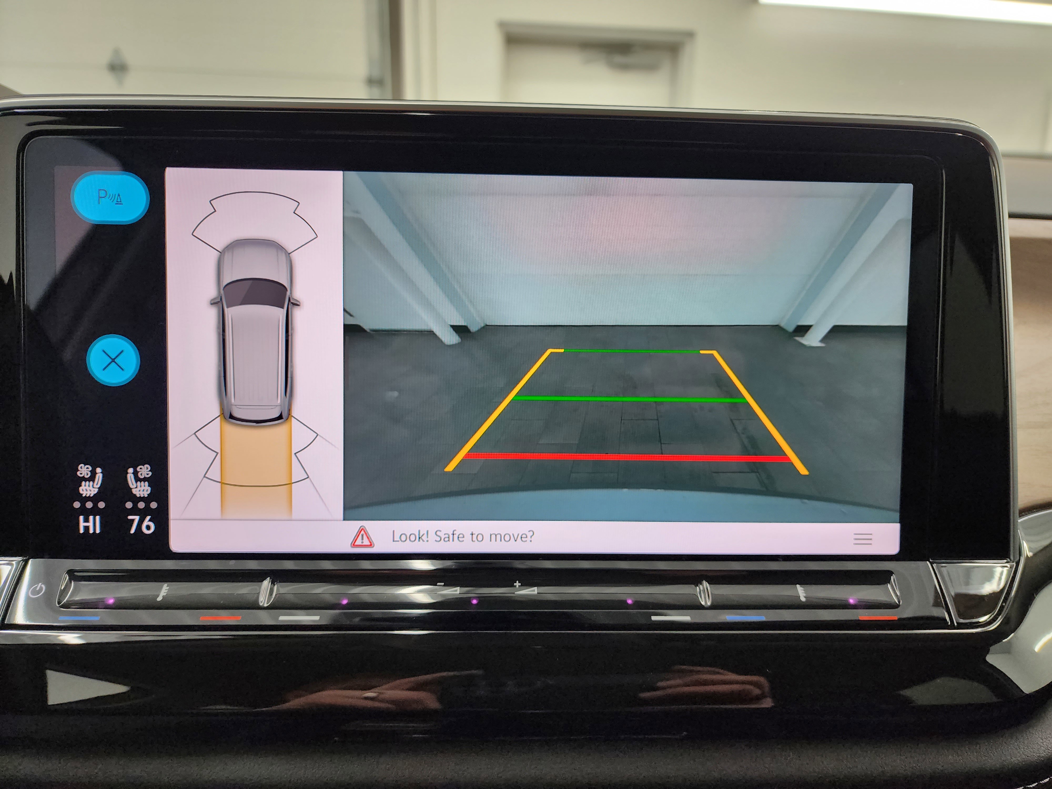 Used 2025 Volkswagen Atlas SE image 15