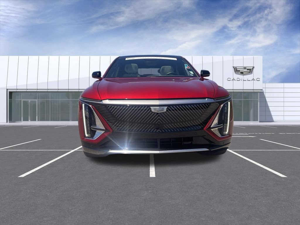 Certified 2025 Cadillac Lyriq Luxury AWD/4WD image 3