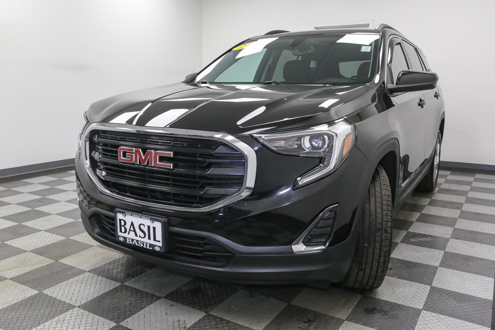 Used 2019 GMC Terrain SLE w/ Driver Convenience Package image 4