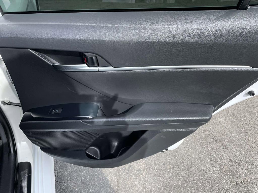 Used 2019 Toyota Camry LE image 41