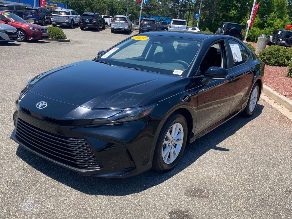 Used 2025 Toyota Camry LE FWD video 2