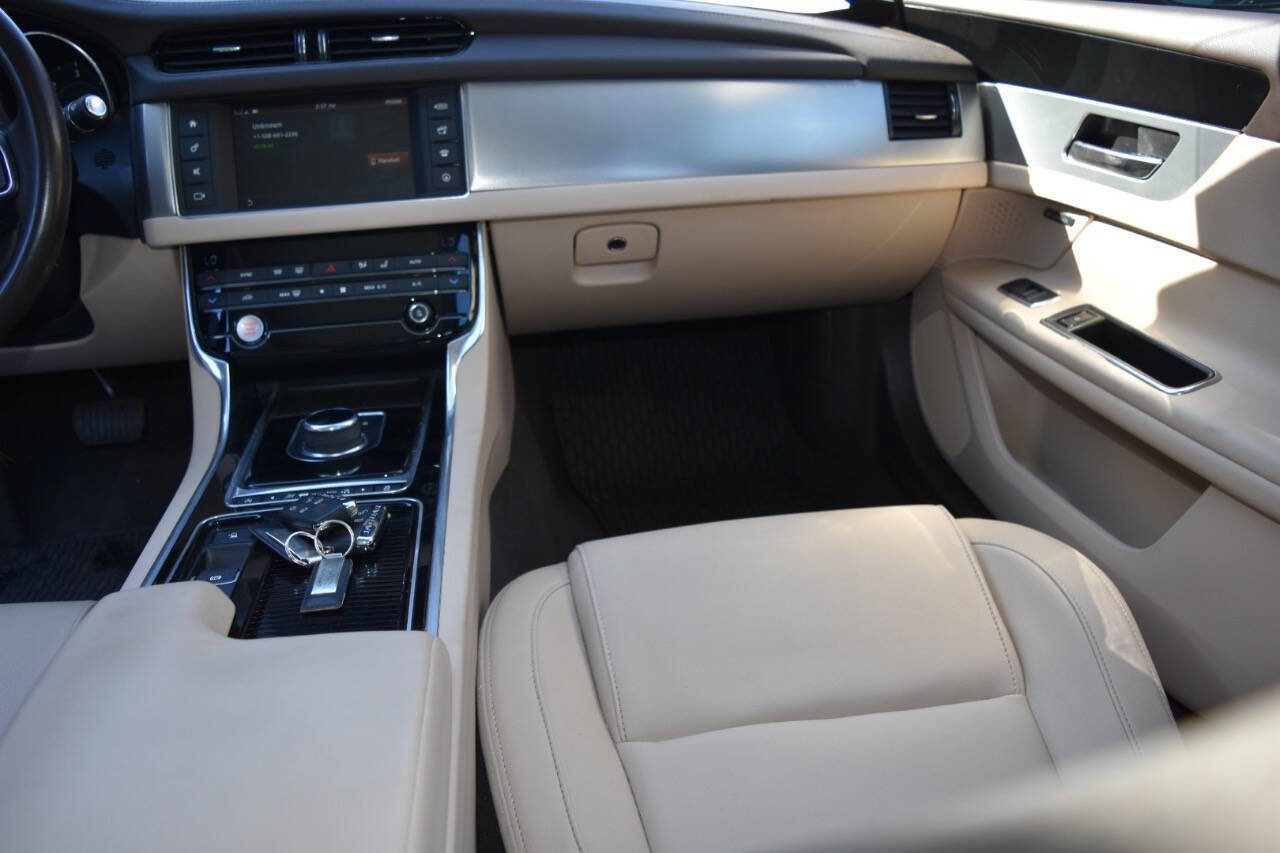 Used 2017 Jaguar XF Premium image 45