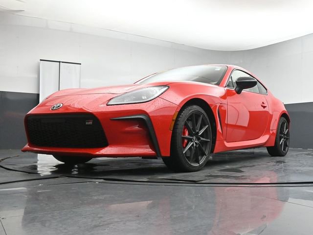 Used 2025 Toyota GR86 Premium w/ Performance Package RWD image 29