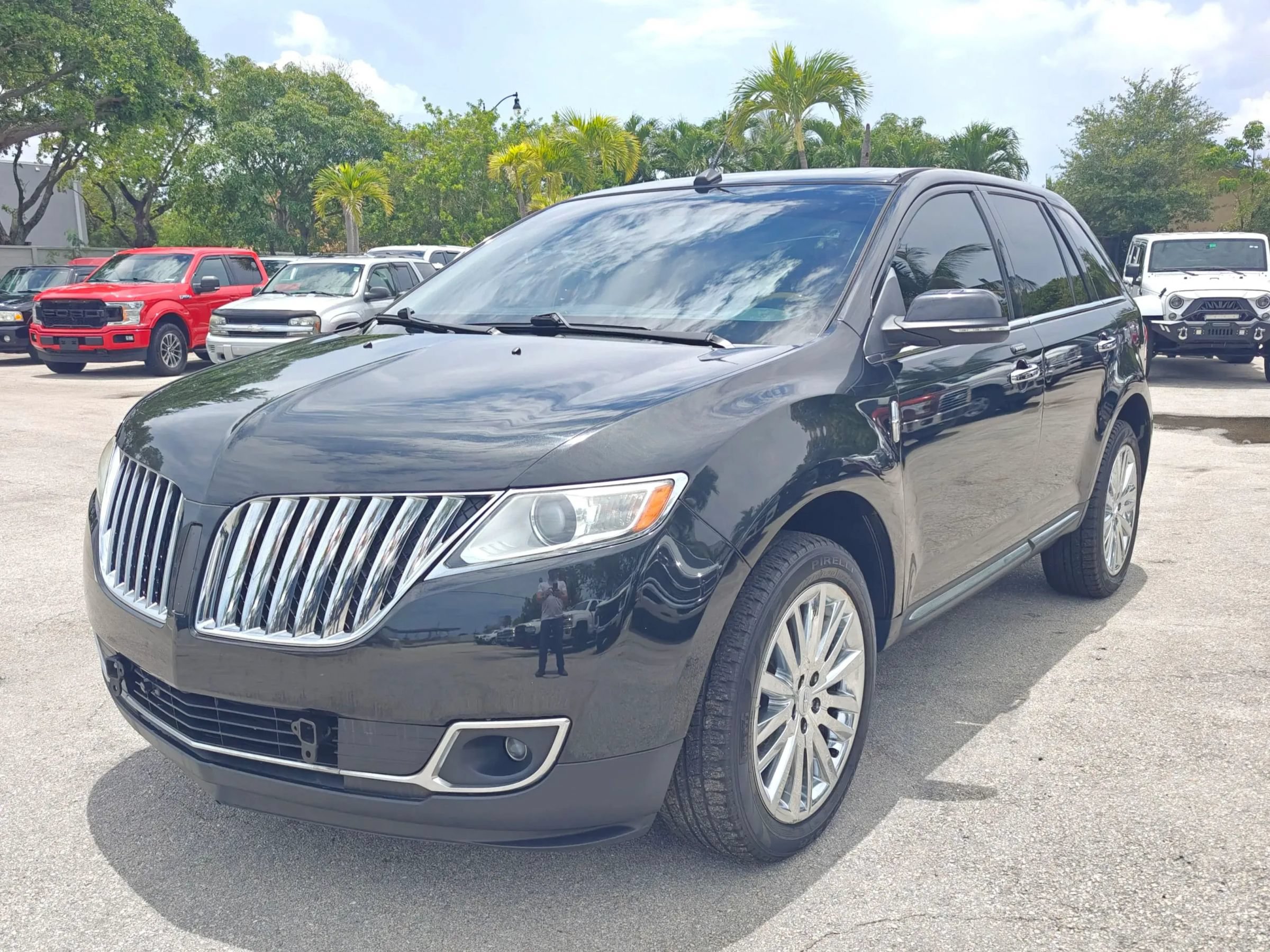 Used 2013 Lincoln MKX FWD image 3