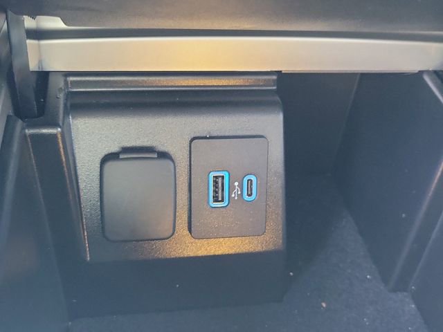 Certified 2023 Ford Explorer Platinum w/ Technology Package image 28