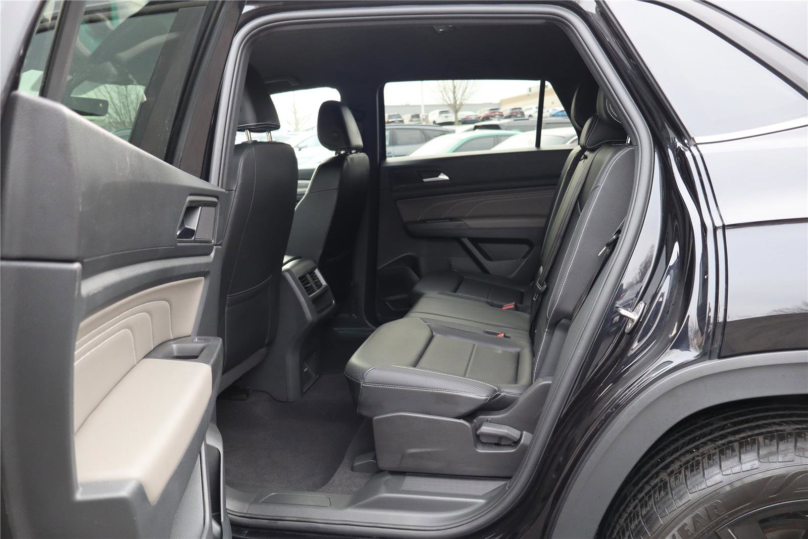 Certified 2023 Volkswagen Atlas Cross Sport SE w/ Black Wheel Package image 24