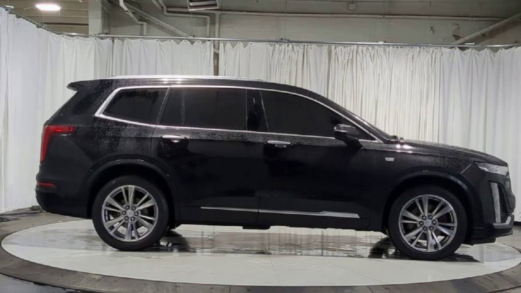 Used 2023 Cadillac XT6 Premium Luxury image 9