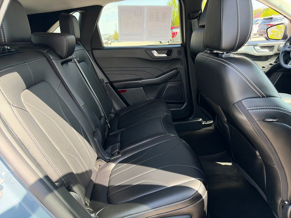 Used 2025 Ford Escape Platinum w/ Premium Technology Package FWD image 34
