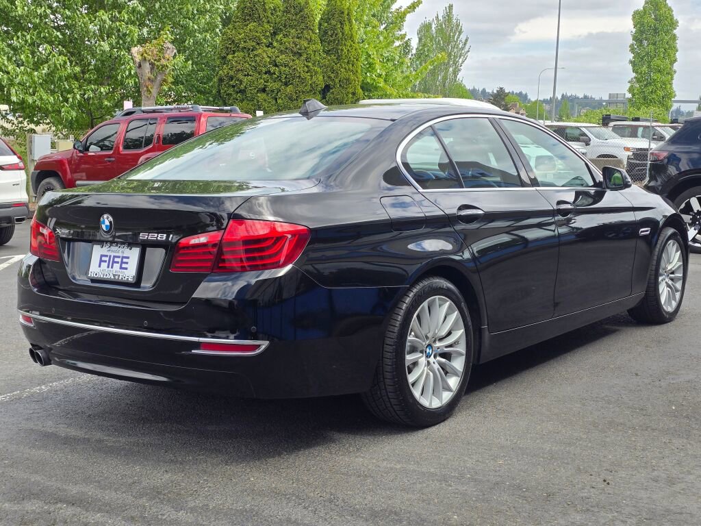 Used 2016 BMW 528i xDrive Sedan AWD/4WD image 5