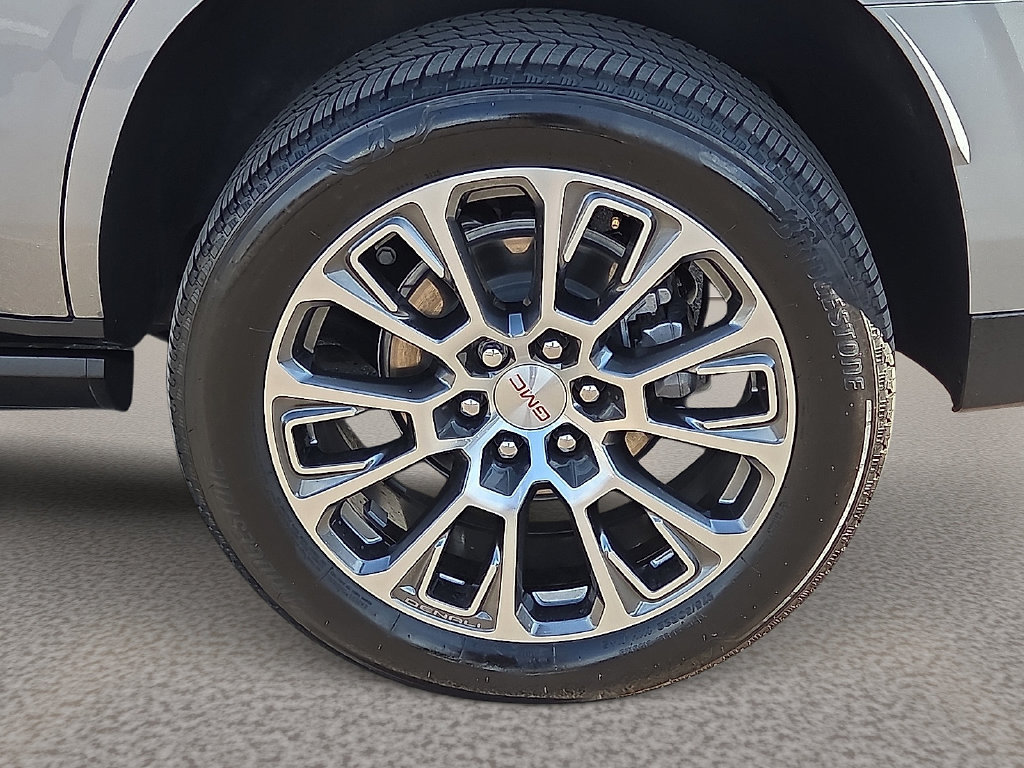 Used 2026 GMC Yukon Denali w/ Sun & Power Step Package AWD/4WD image 9