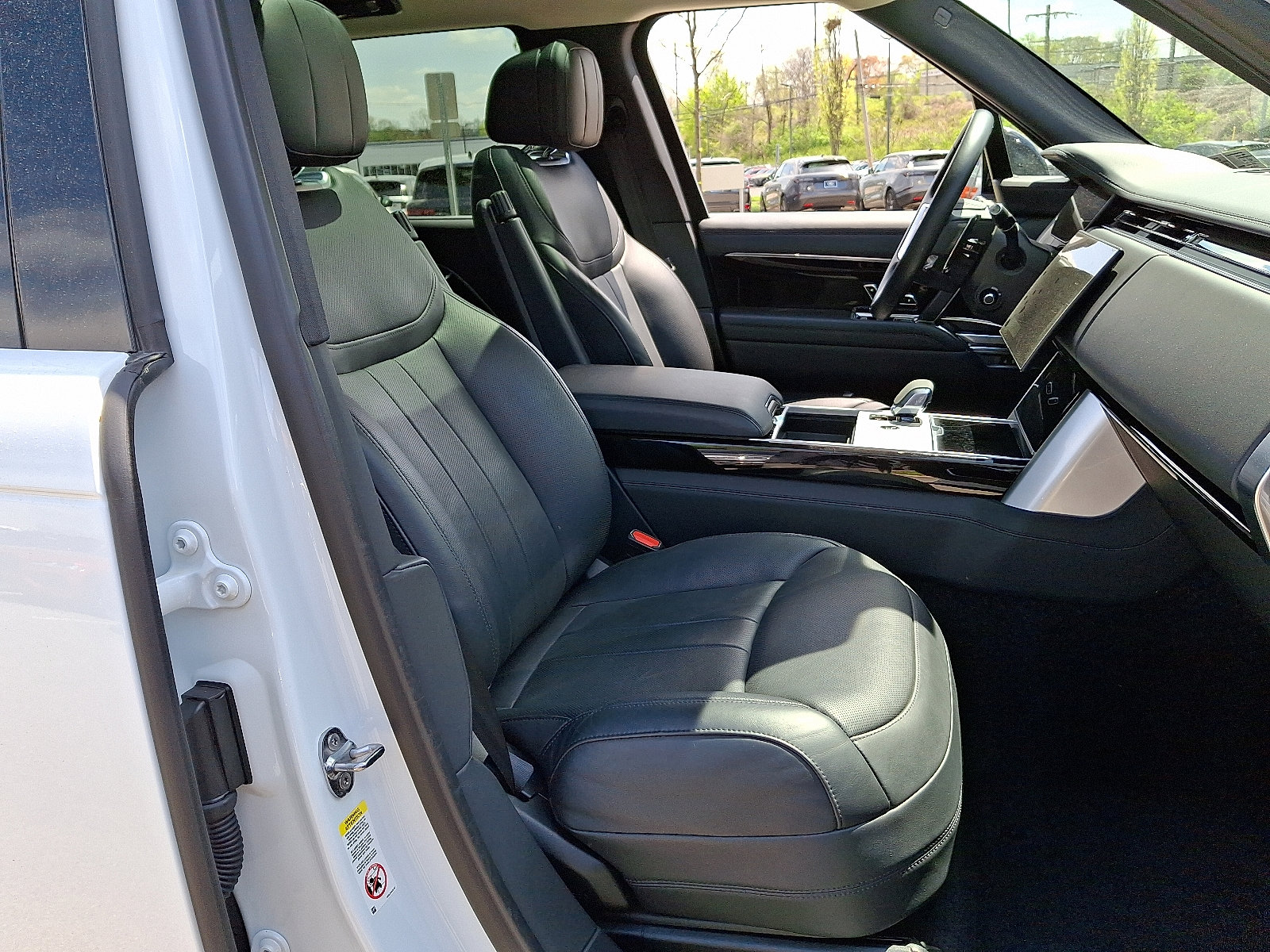 Certified 2024 Land Rover Range Rover Long Wheelbase SE image 3