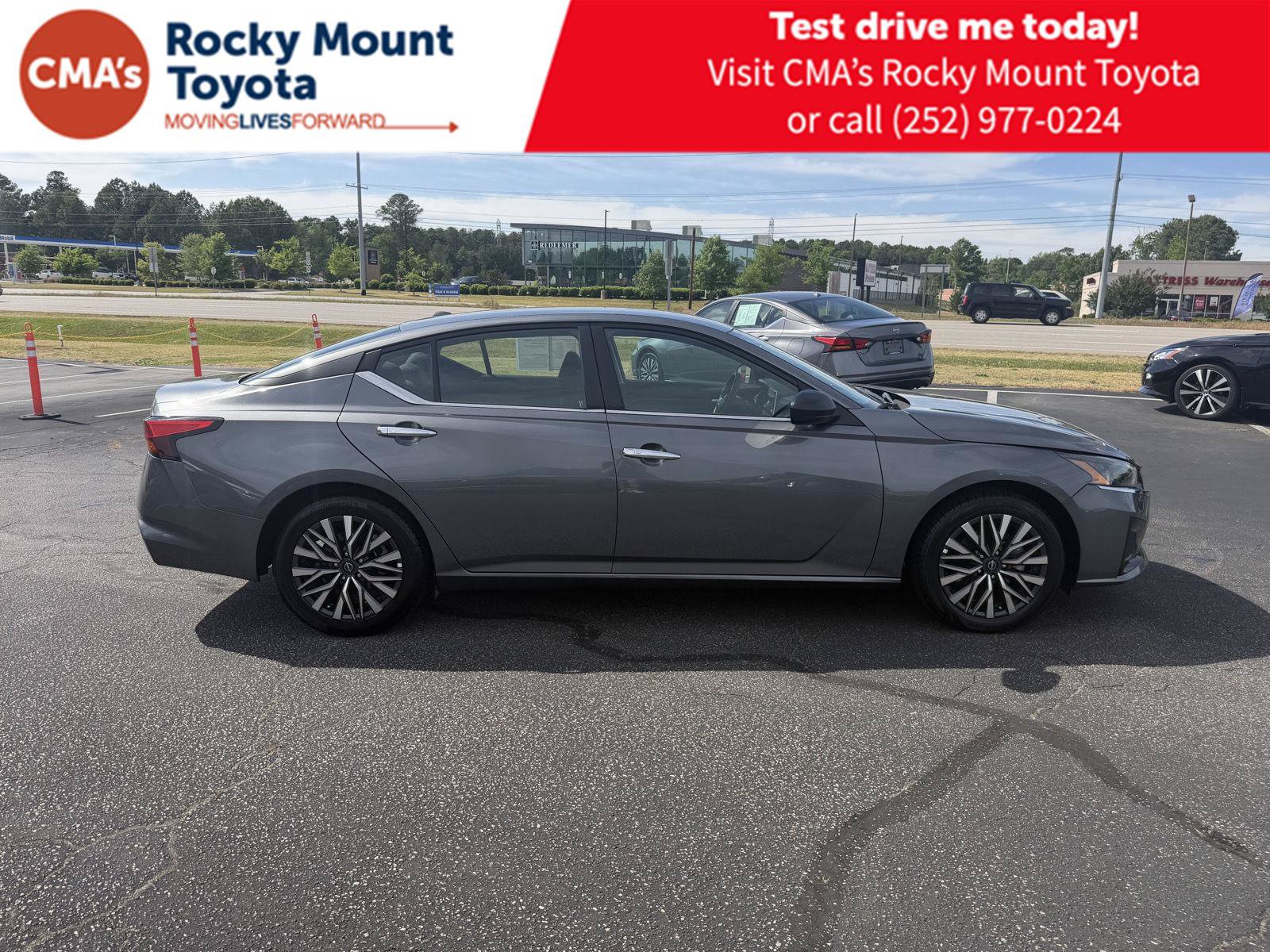 Used 2025 Nissan Altima 2.5 SV FWD image 8