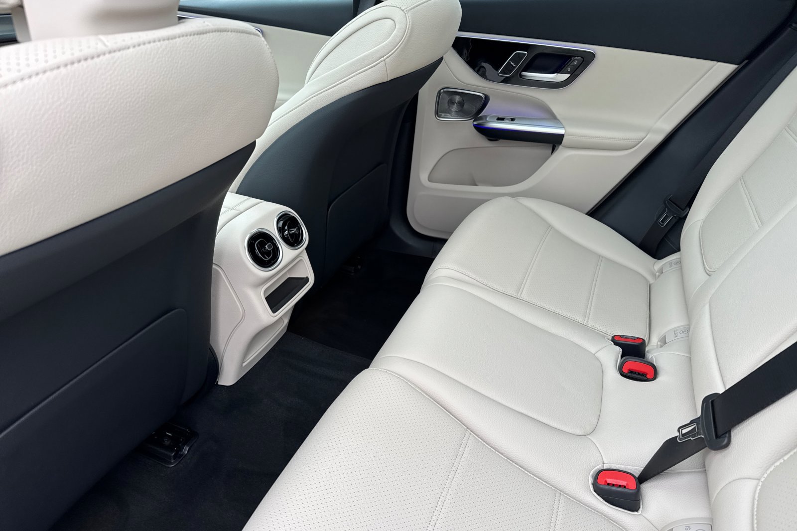 New 2026 Mercedes-Benz GLC 300 4MATIC image 12