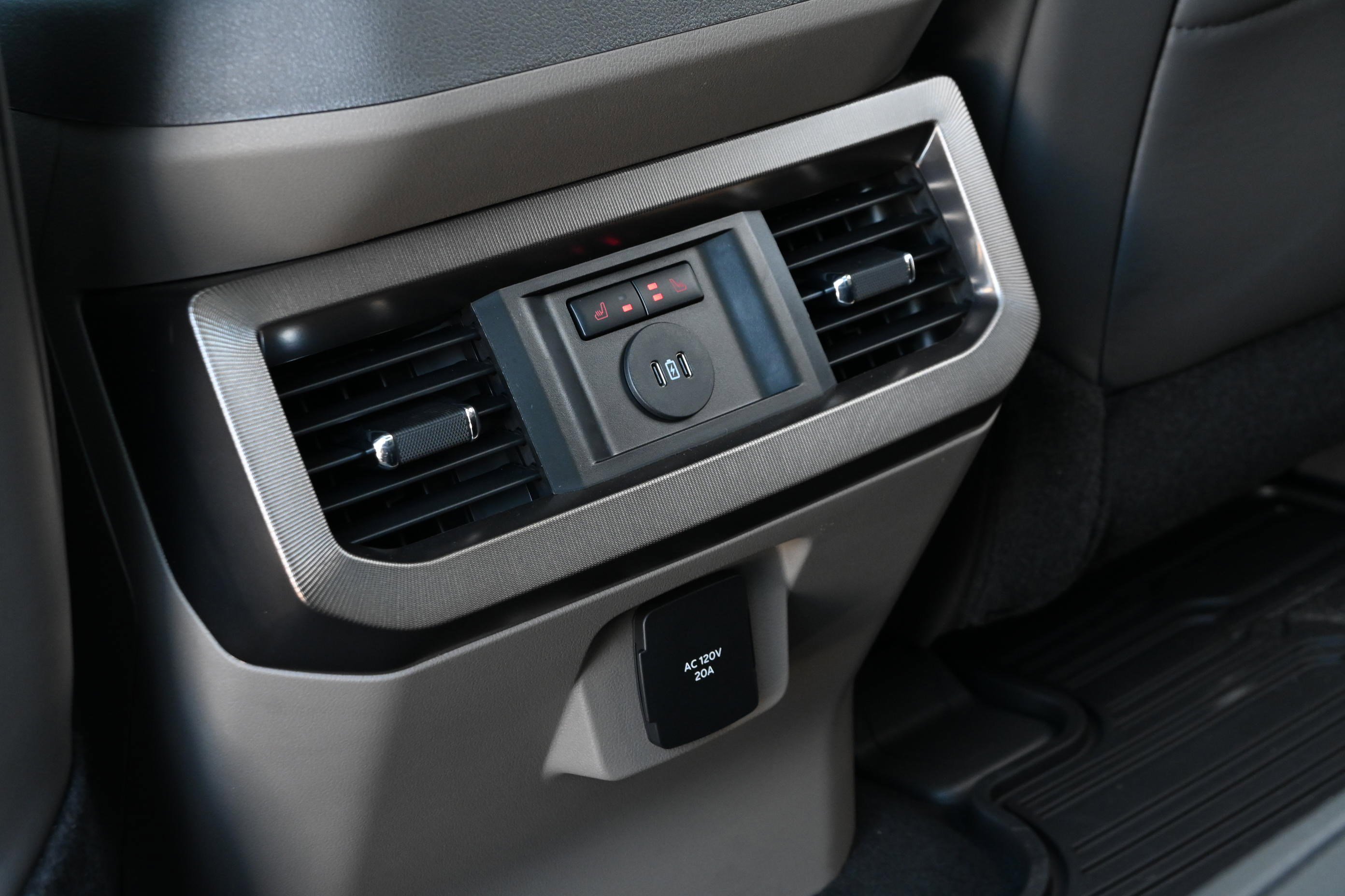 Used 2026 Ford F450 Platinum w/ Platinum Plus Package image 29