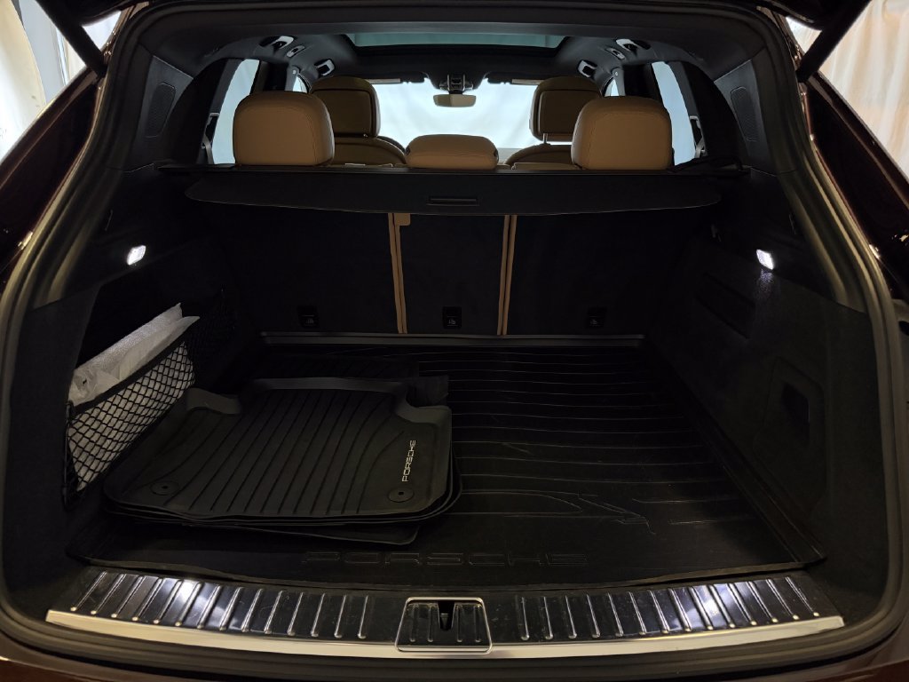 Certified 2023 Porsche Cayenne Platinum Edition AWD/4WD image 29