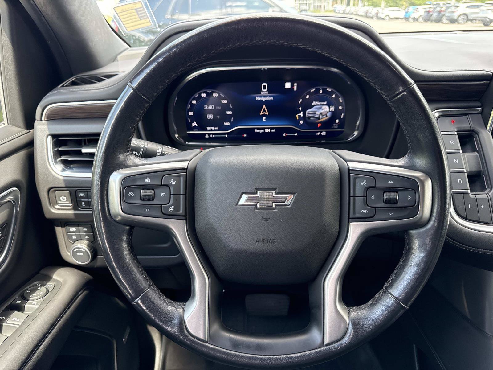 Used 2022 Chevrolet Tahoe Z71 w/ Luxury Package AWD/4WD image 15