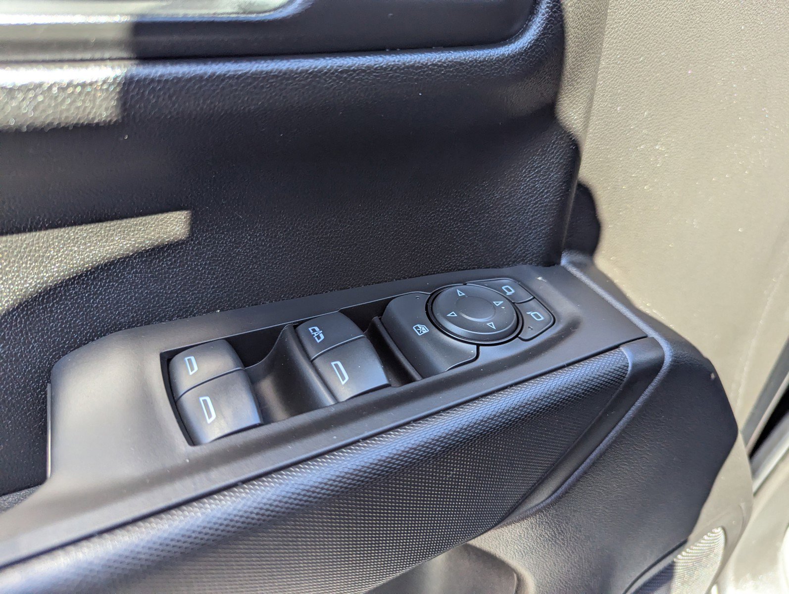 Certified 2024 Chevrolet Silverado 1500 Custom image 27