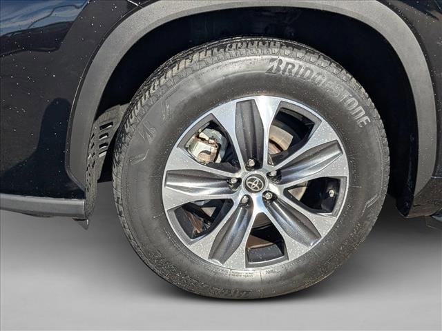 Used 2023 Toyota Highlander XLE image 25