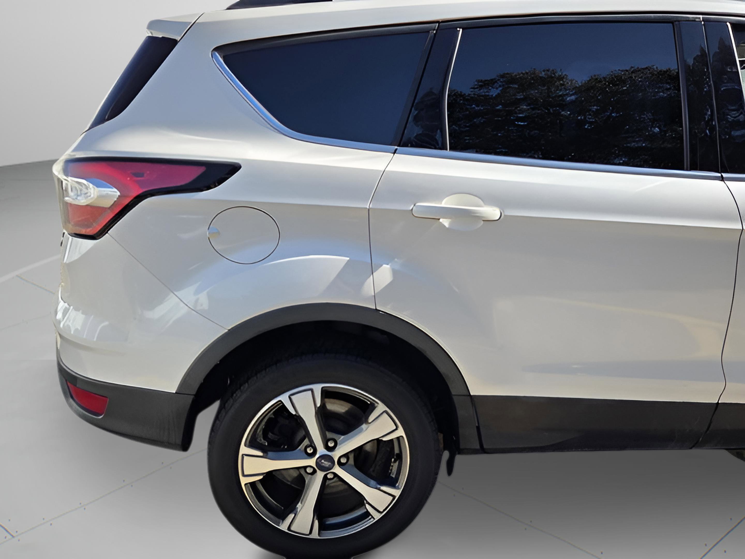 Used 2018 Ford Escape SEL w/ Ford Safe & Smart Package image 18