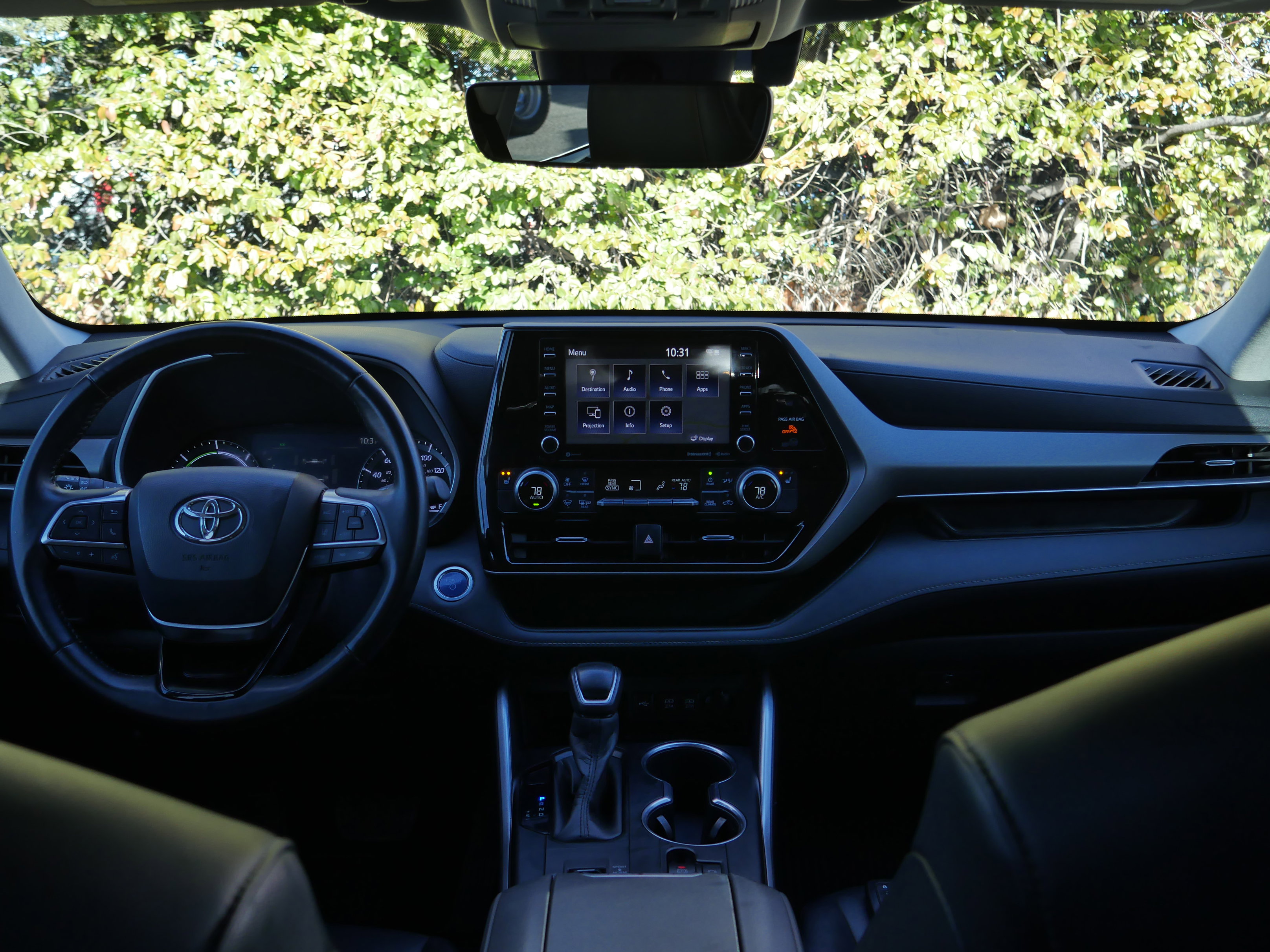 Used 2020 Toyota Highlander XLE AWD/4WD image 10