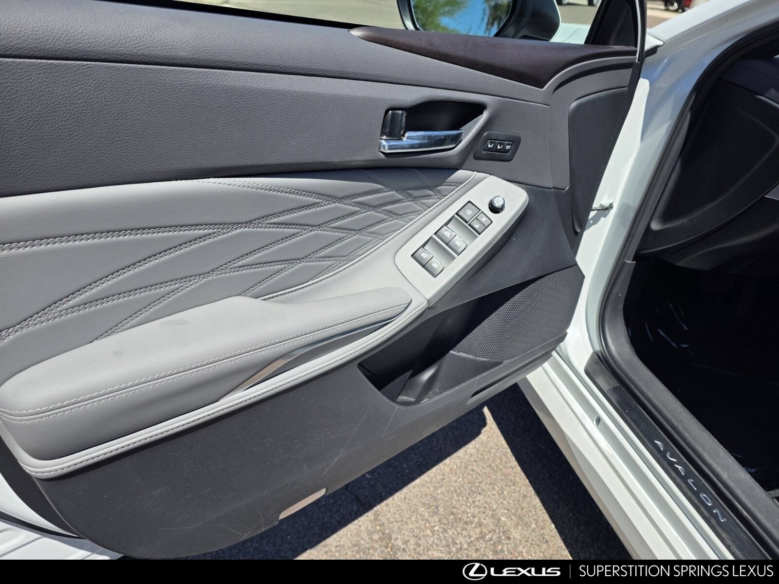 Used 2020 Toyota Avalon Limited w/ Advanced Safety Package FWD image 11