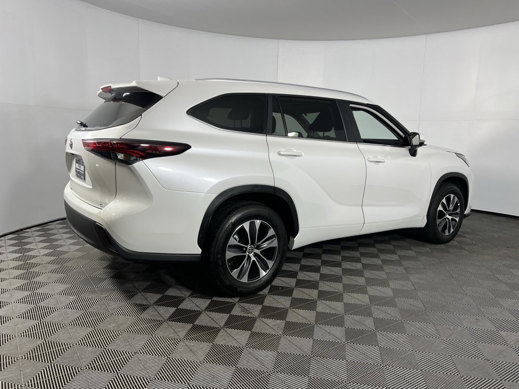 Used 2025 Toyota Highlander XLE image 5