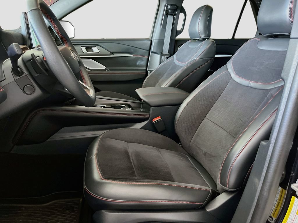 Used 2025 Ford Explorer ST AWD/4WD image 22