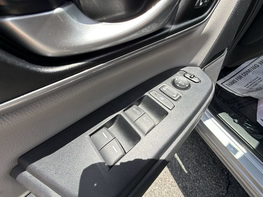 Used 2018 Honda CR-V Touring image 19