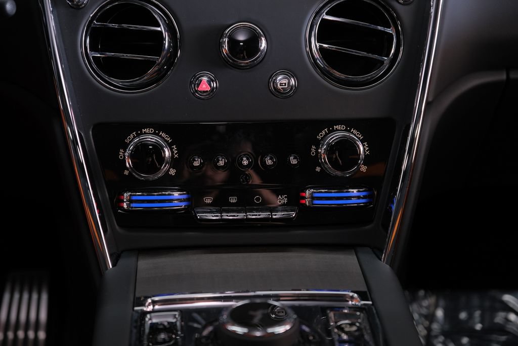 Used 2026 Rolls-Royce Cullinan AWD/4WD image 32