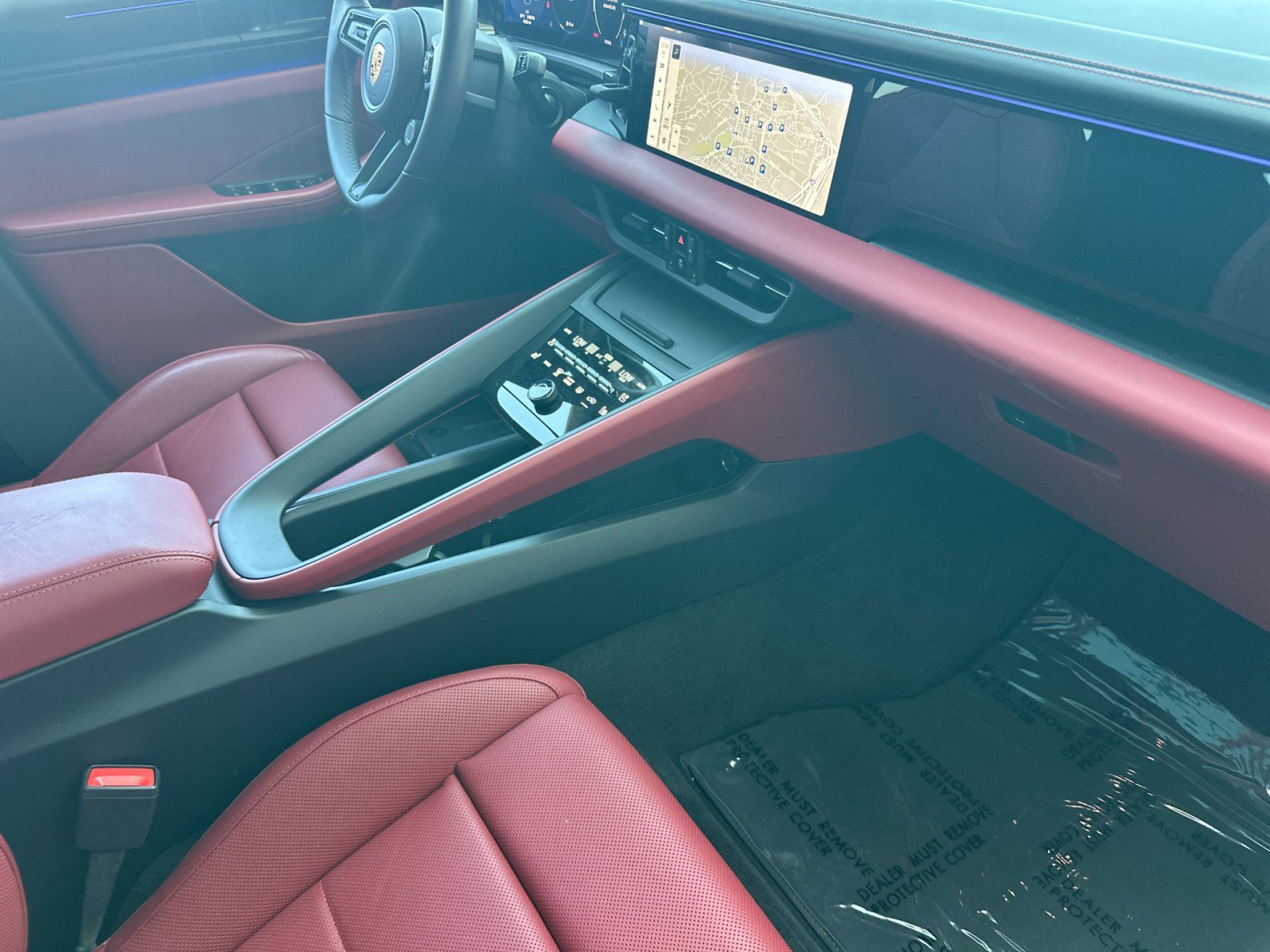 Certified 2025 Porsche Macan 4 Electric AWD/4WD image 15