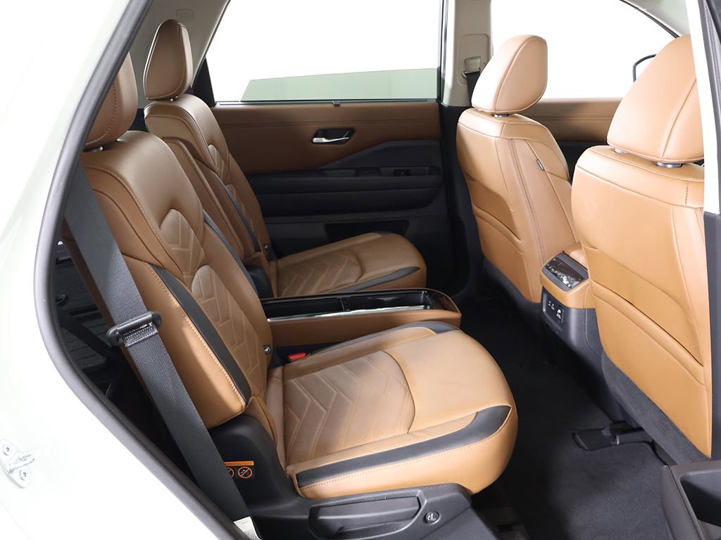 Used 2023 Nissan Pathfinder Platinum AWD/4WD image 40