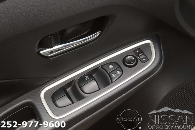 Used 2024 Nissan Versa SR FWD image 12
