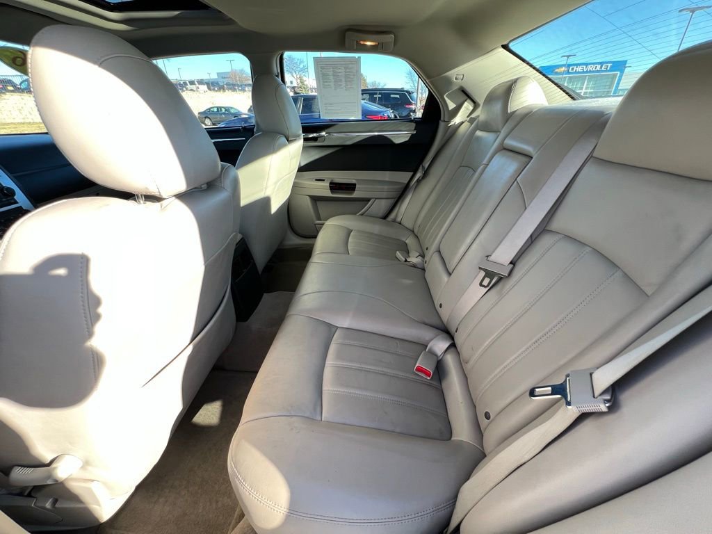 Used 2006 Chrysler 300 C w/ Protection Group II image 21