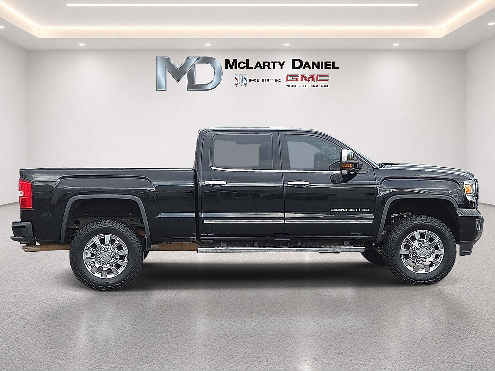 Used 2017 GMC Sierra 2500 Denali w/ Suspension Package, Off-Road AWD/4WD image 15