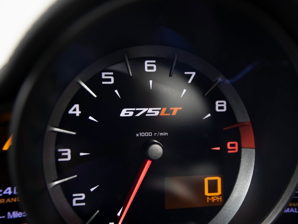 Used 2016 McLaren 675LT Spider image 19