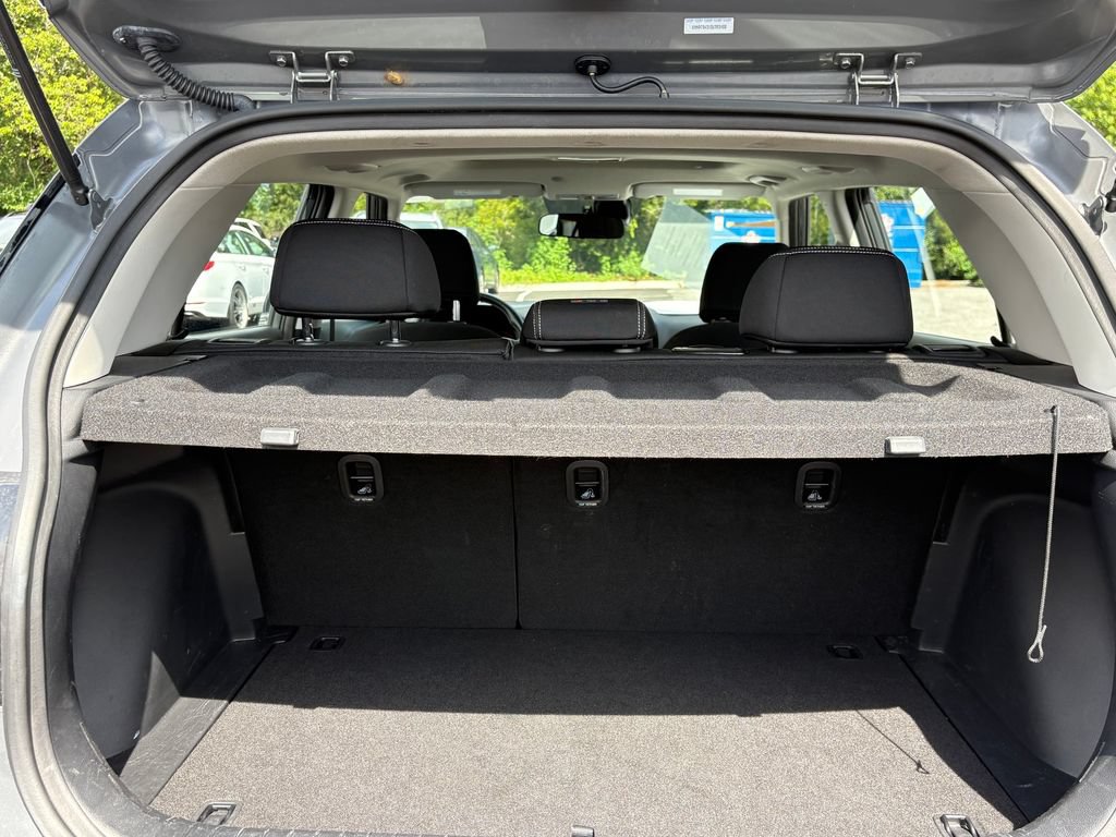 Used 2025 Hyundai Venue SEL FWD image 14