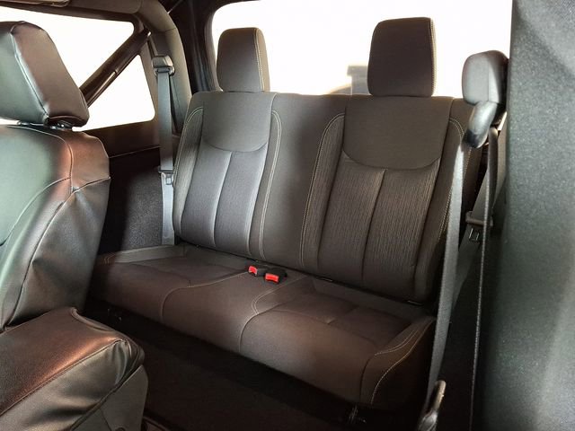 Used 2018 Jeep Wrangler Sahara w/ Connectivity Group image 12