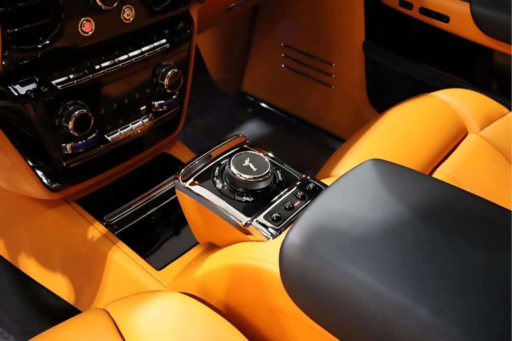 Used 2023 Rolls-Royce Phantom Sedan w/ Leather Finishing Pack RWD image 14