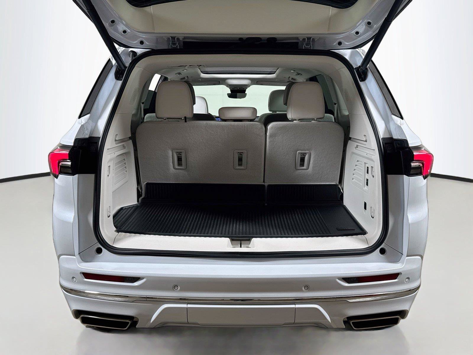 Certified 2026 Buick Enclave Avenir w/ Super Cruise Package FWD image 26