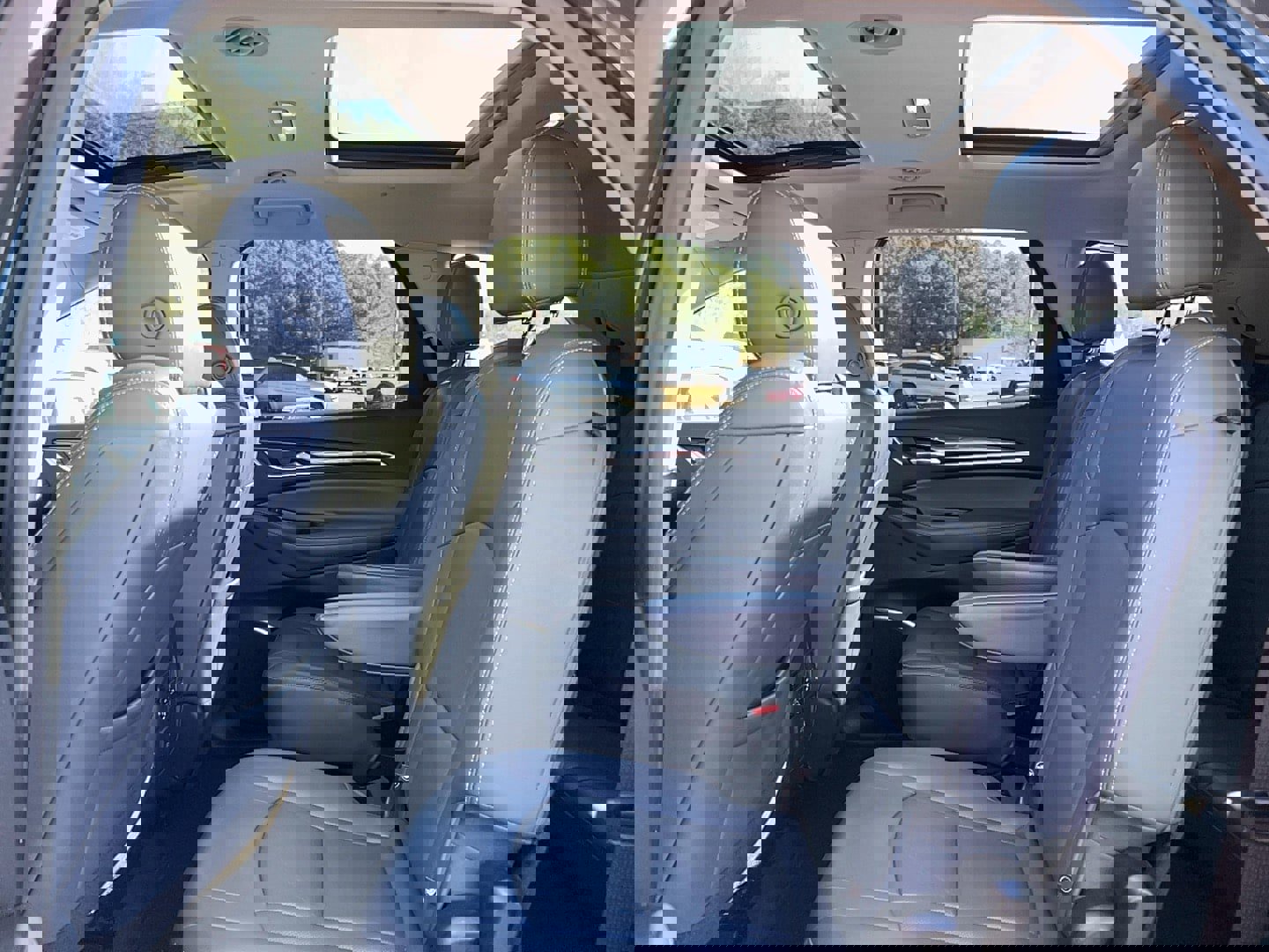 Used 2020 Buick Enclave Essence image 29